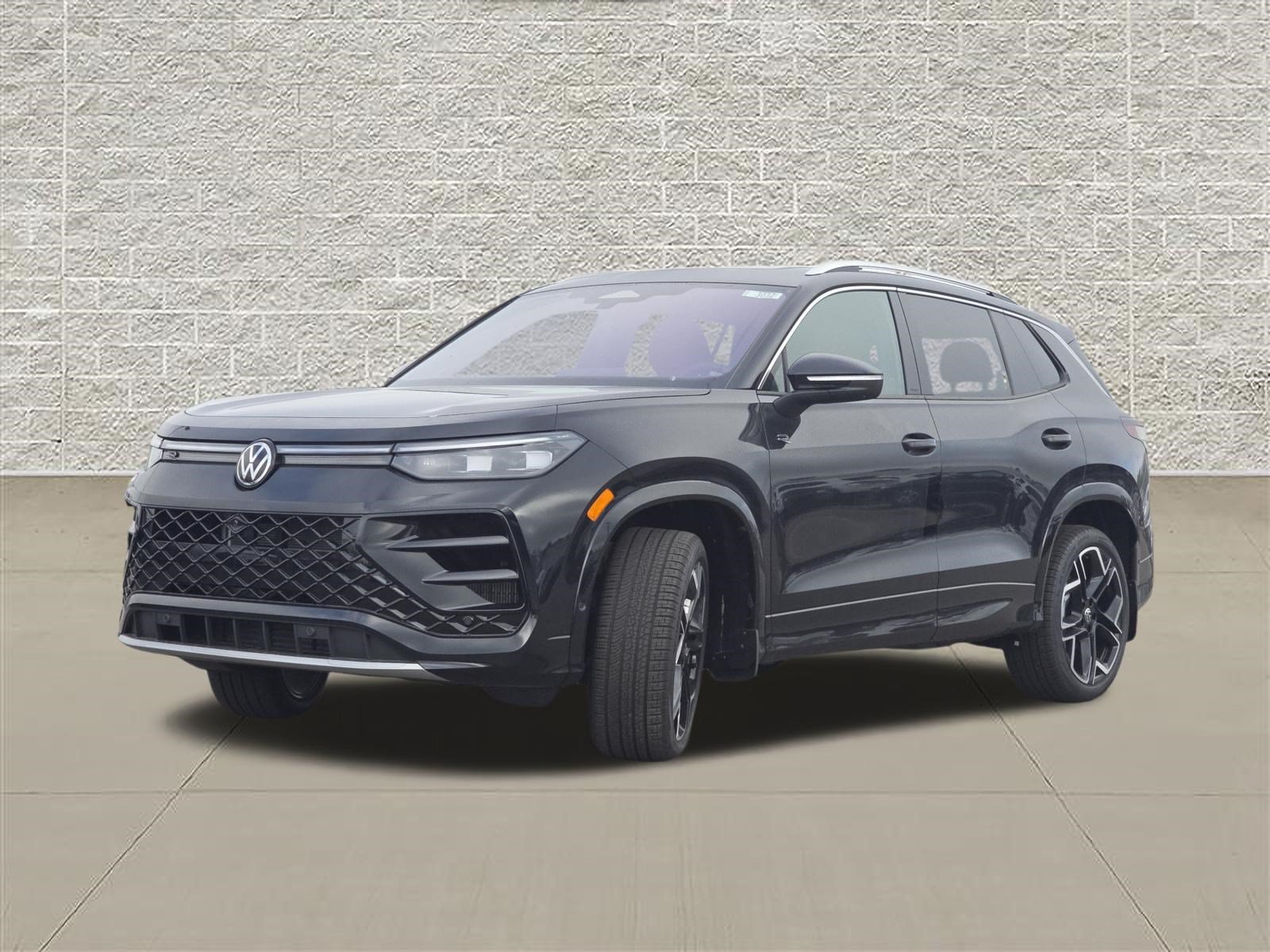 New 2026 Volkswagen Tiguan SEL R-Line AWD/4WD image 3