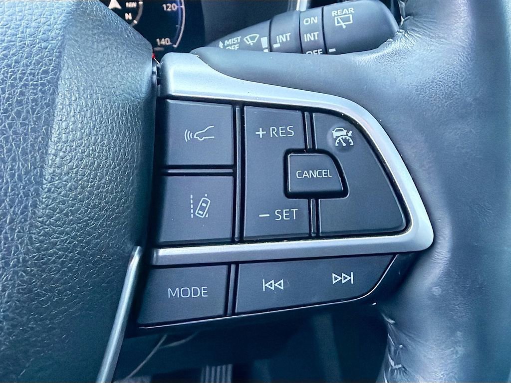 Used 2023 Toyota Highlander Limited image 42