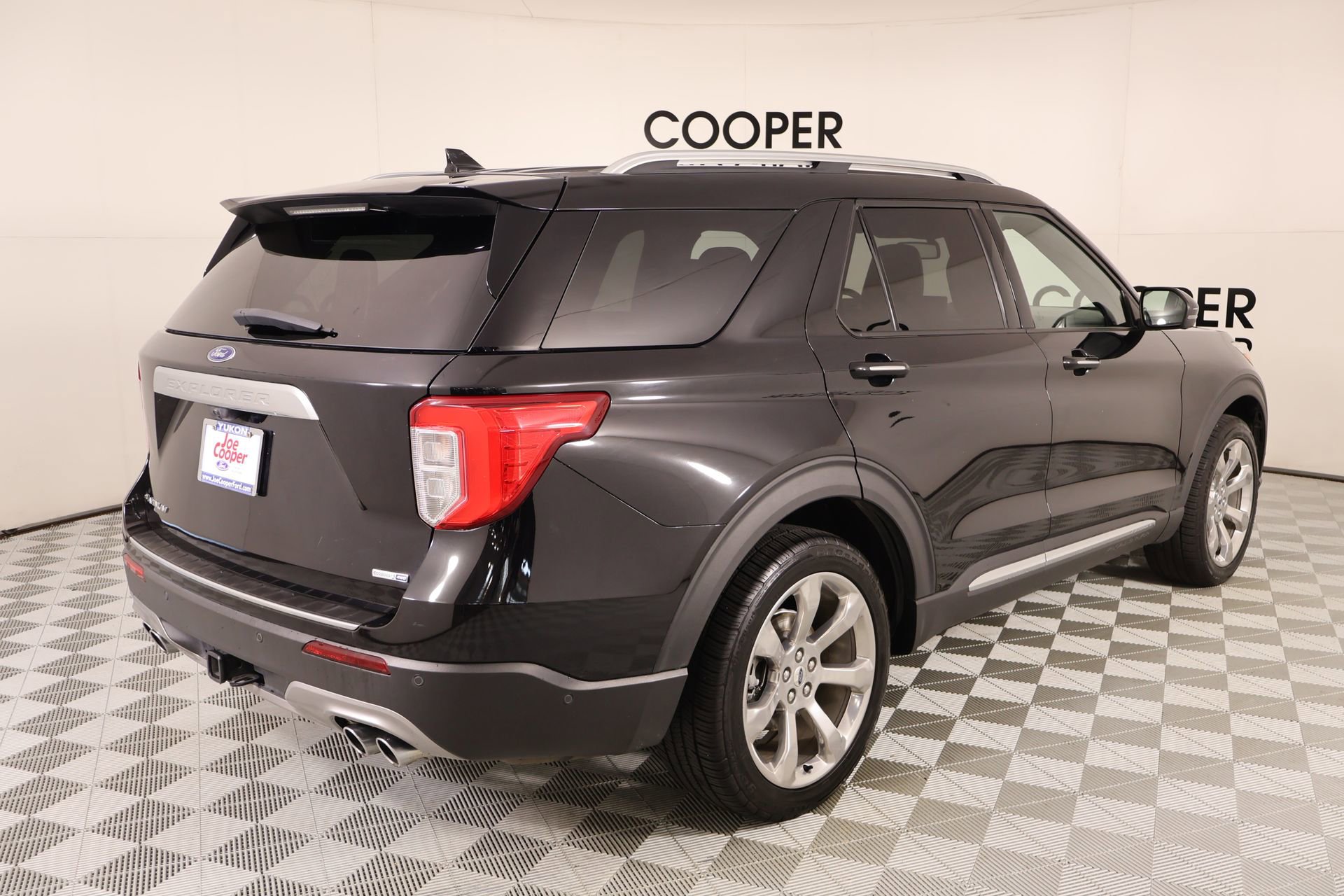 Used 2020 Ford Explorer Platinum w/ Premium Technology Package AWD/4WD image 23