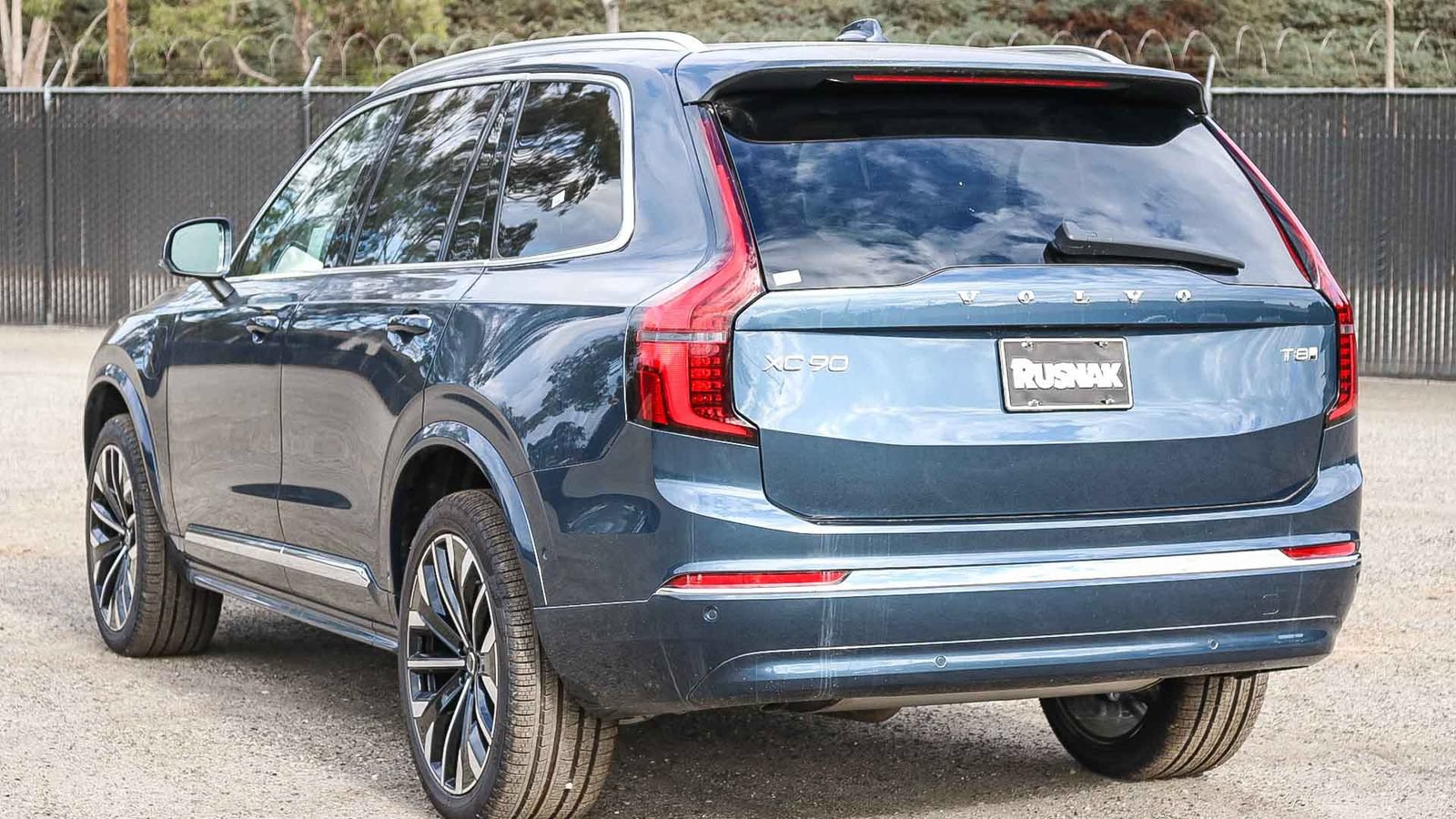 New 2026 Volvo XC90 T8 Plus AWD/4WD image 8