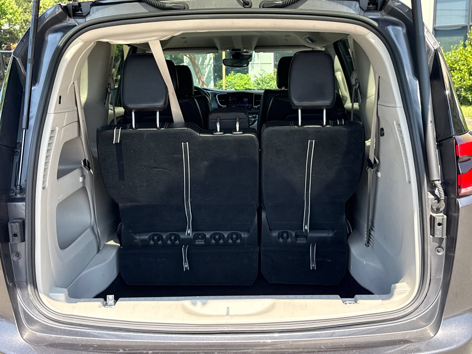 Used 2023 Chrysler Pacifica Touring-L FWD image 18