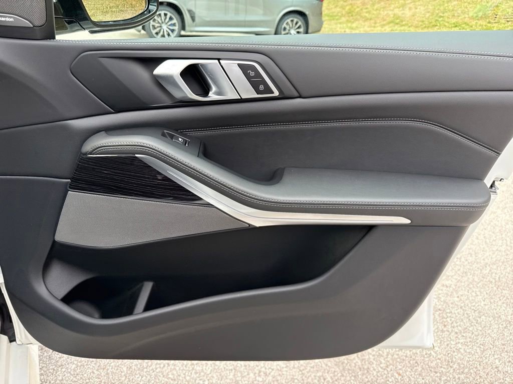 New 2026 BMW X5 xDrive50e w/ M Sport Package image 28