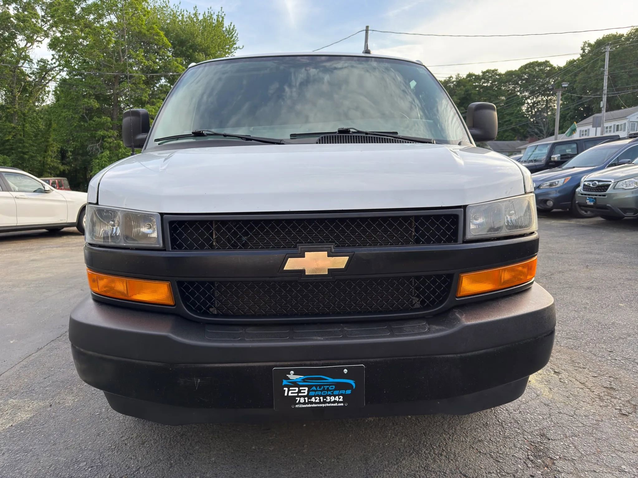 Used 2021 Chevrolet Express 2500 RWD image 2