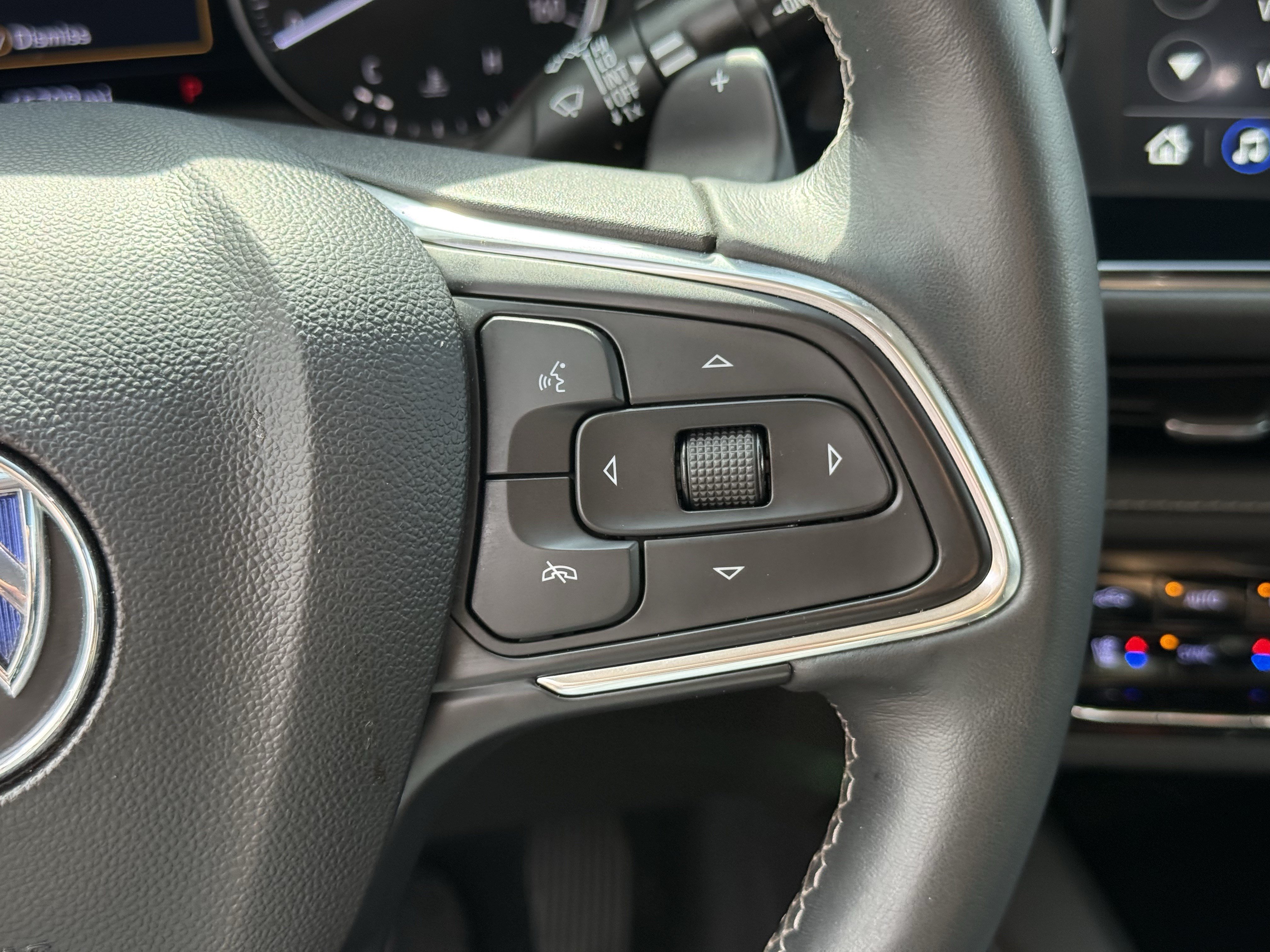 Used 2022 Buick Envision Avenir w/ Technology Package II FWD image 17