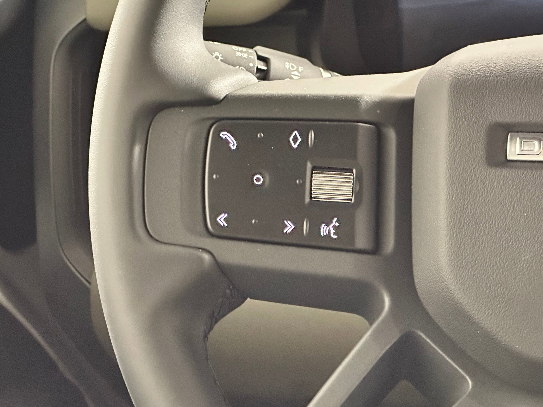 New 2025 Land Rover Defender 110 S image 15