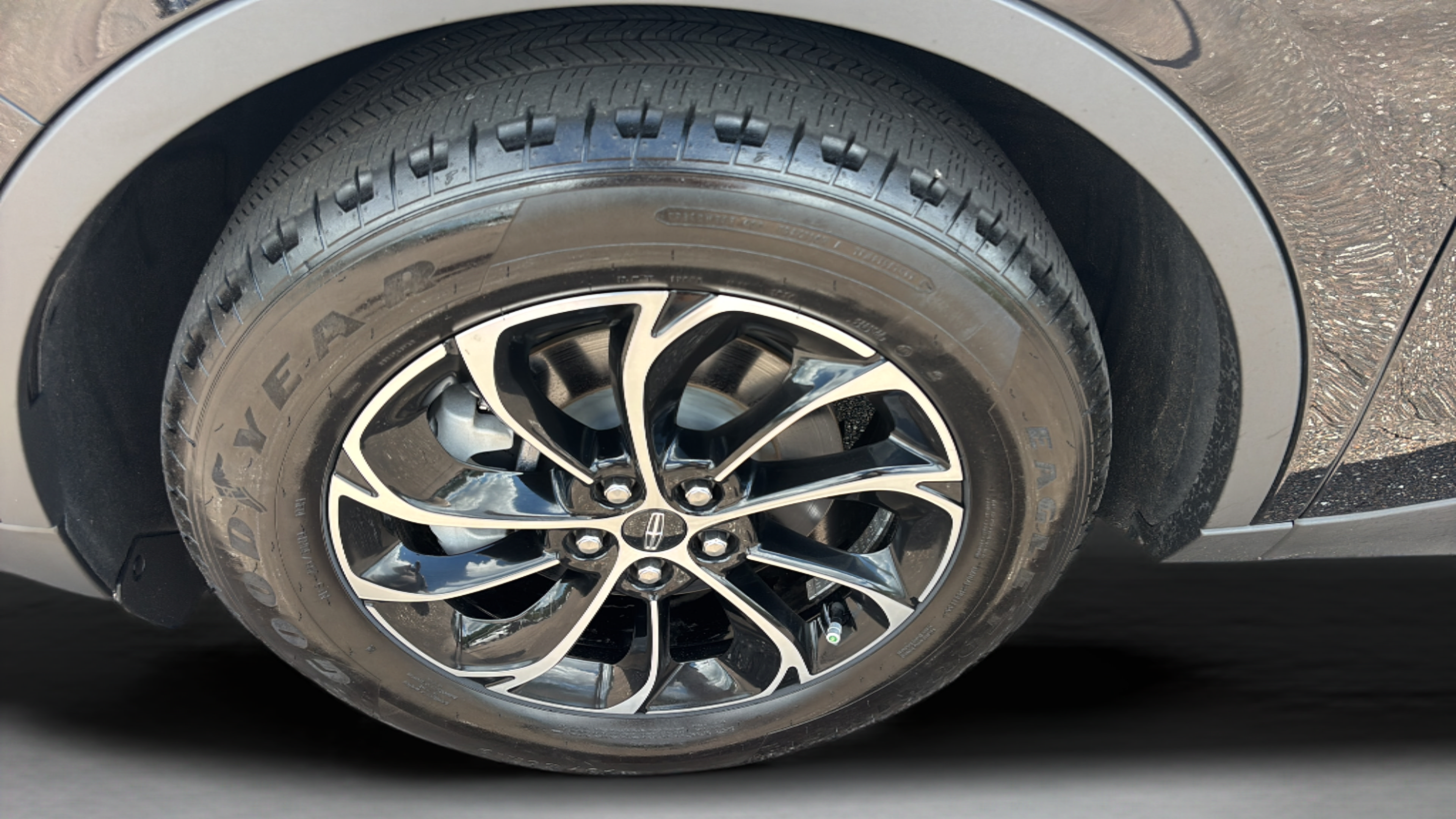 Used 2025 Lincoln Nautilus Premier AWD/4WD image 28