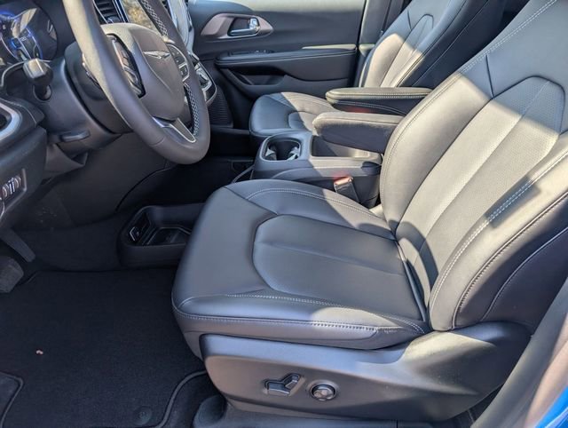 New 2026 Chrysler Pacifica Select image 12