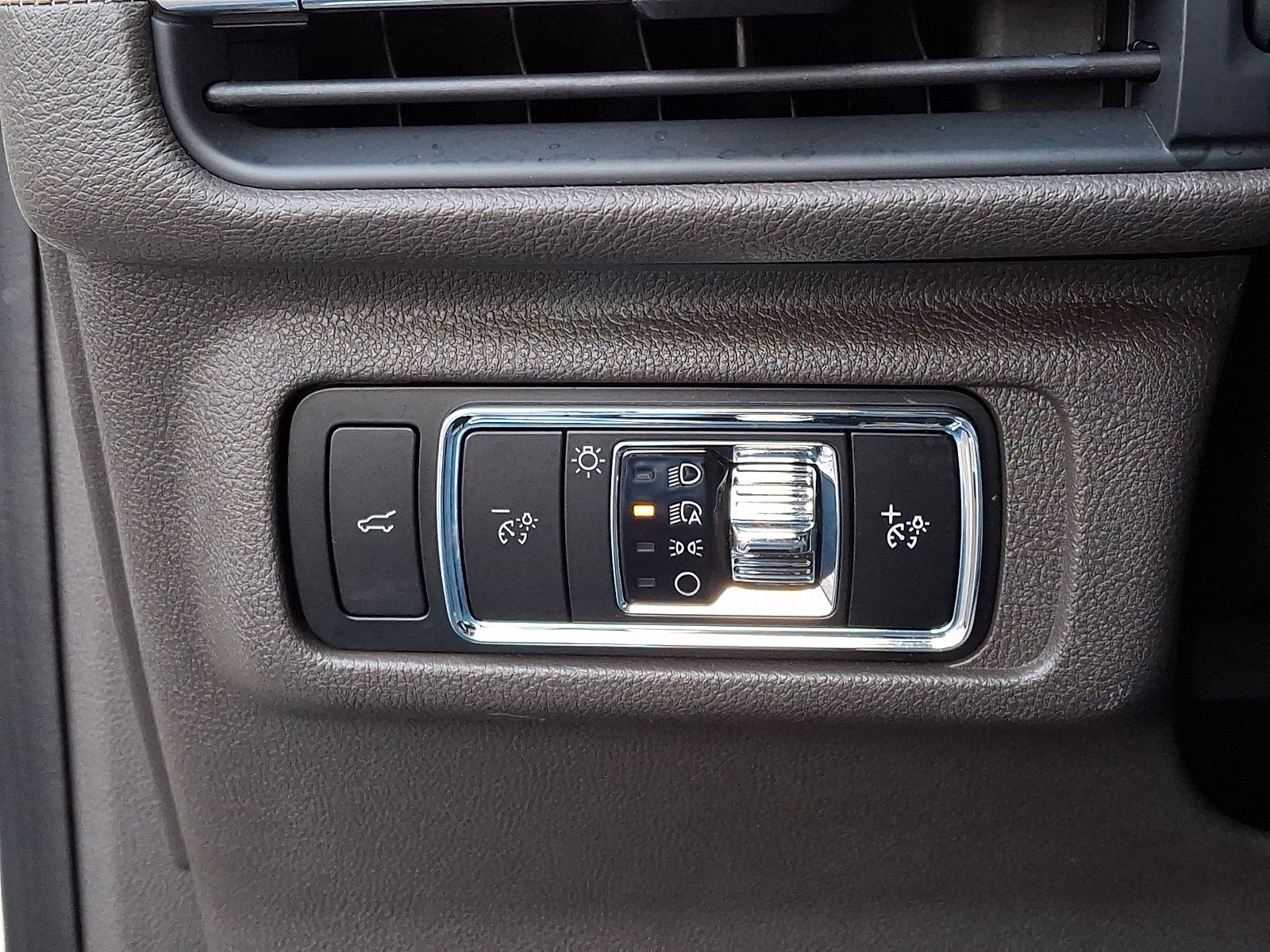 Certified 2024 Lincoln Corsair FWD image 24