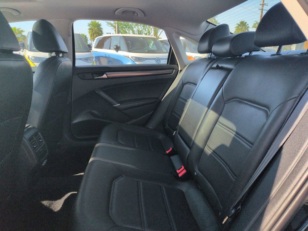 Used 2020 Volkswagen Passat 2.0T R-Line image 18