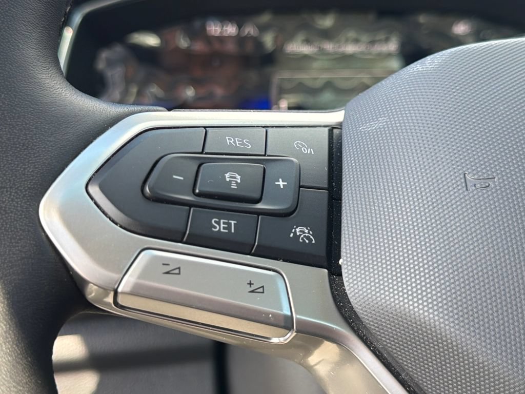 Certified 2023 Volkswagen Jetta SE FWD image 33
