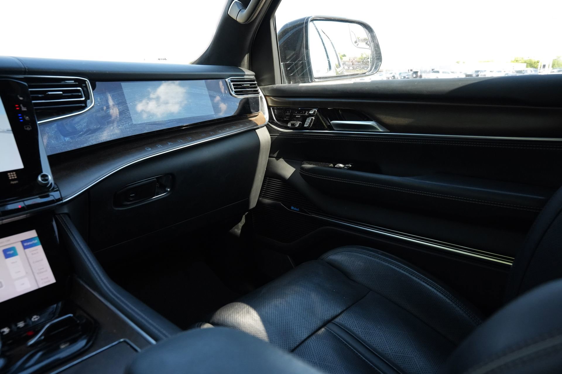 Used 2022 Jeep Grand Wagoneer Series II AWD/4WD image 8