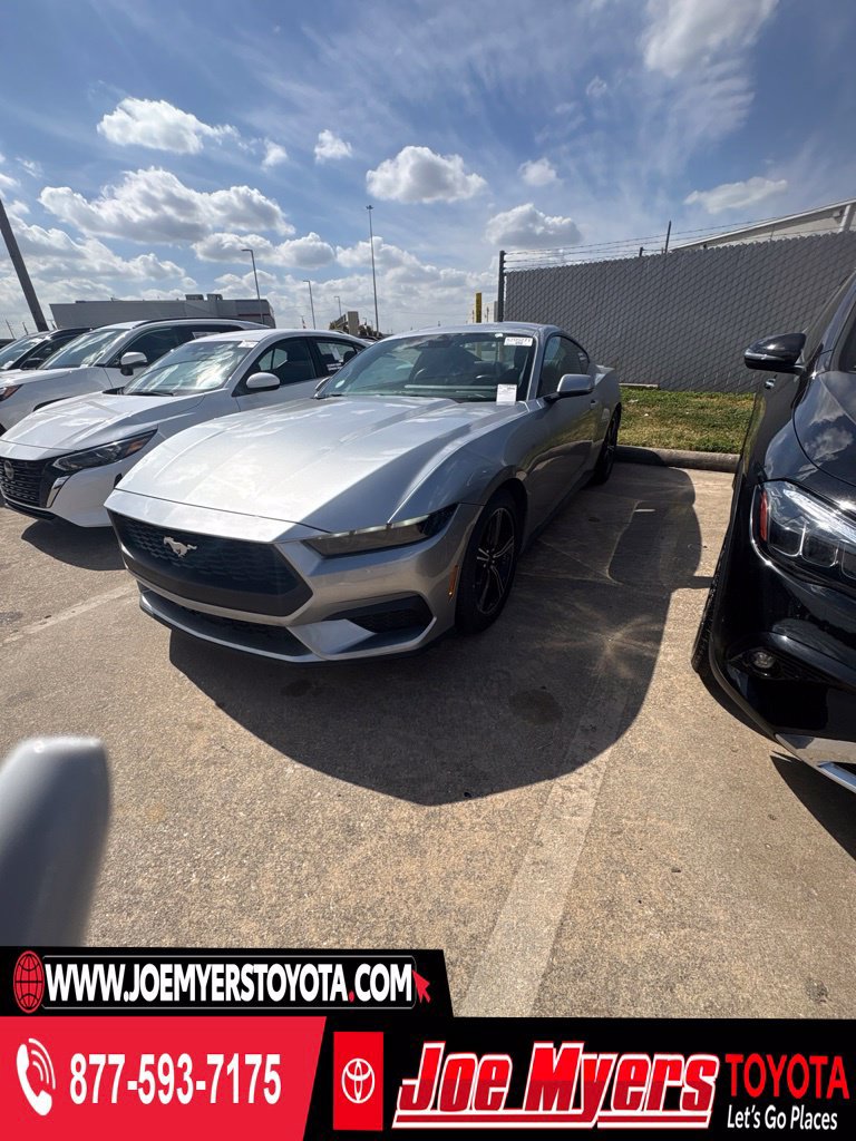 Used 2025 Ford Mustang Premium RWD image 1