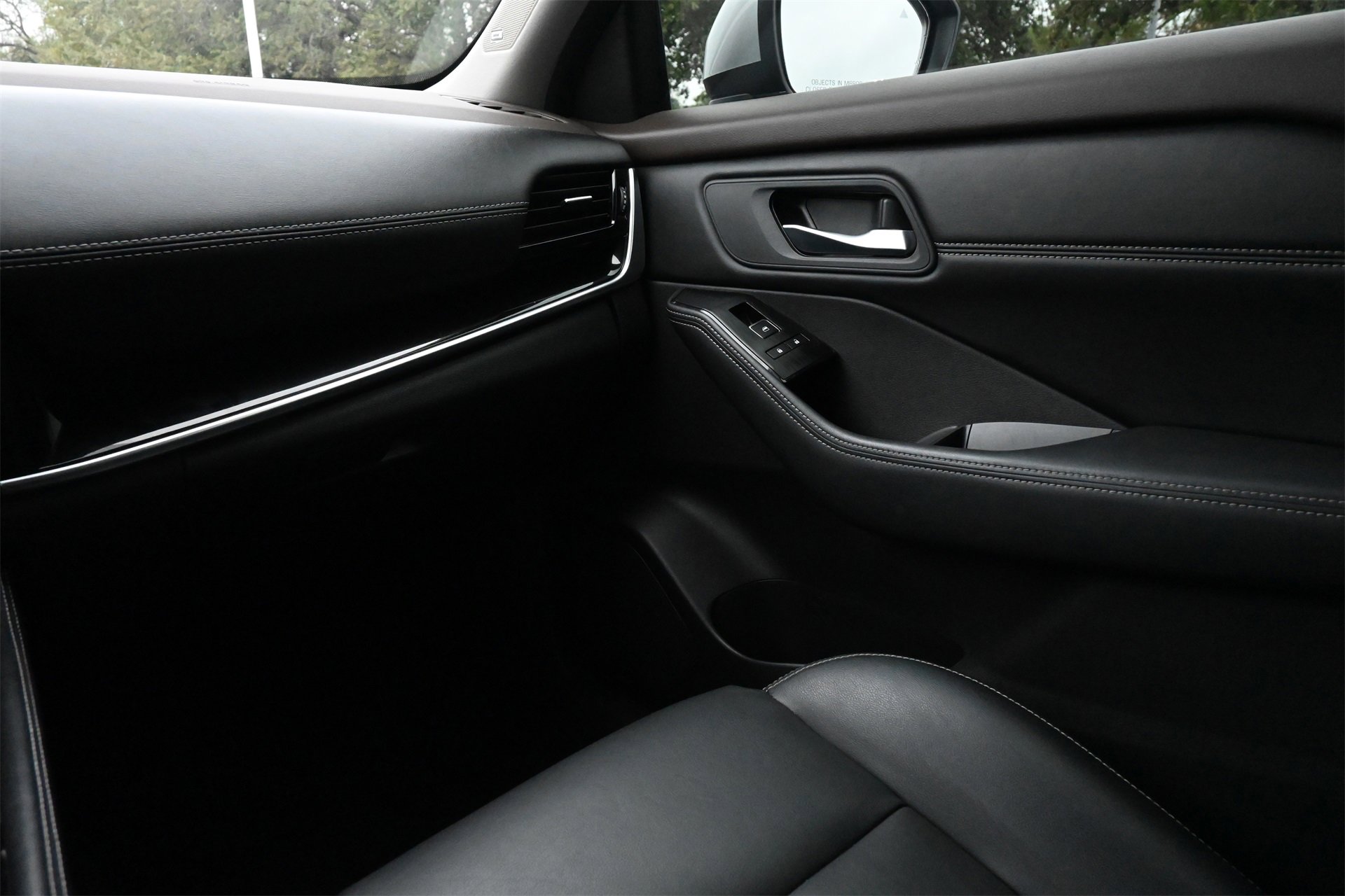 Used 2023 Nissan Rogue SL w/ SL Premium Package image 8