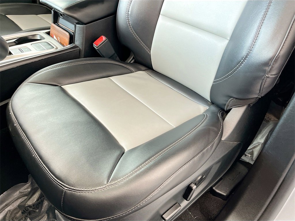 Used 2023 Ford Explorer XLT w/ Equipment Group 202A image 18