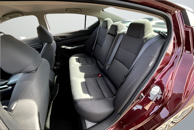 Used 2024 Nissan Altima 2.5 SV FWD image 19