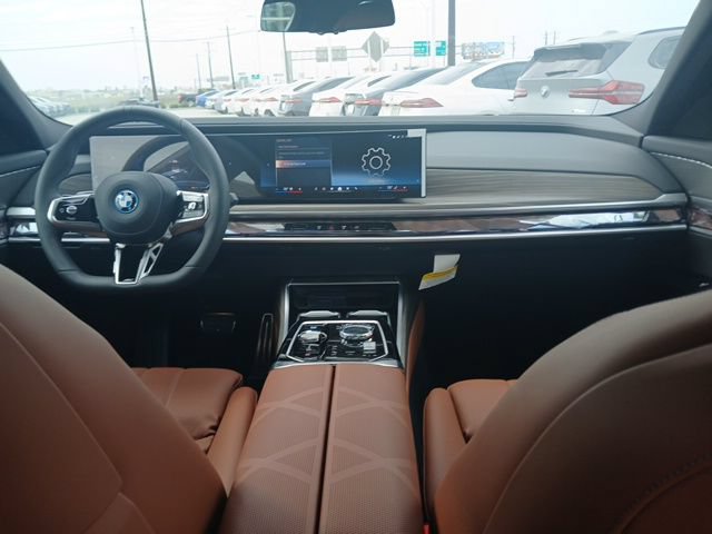 New 2025 BMW i7 xDrive60 AWD/4WD image 13