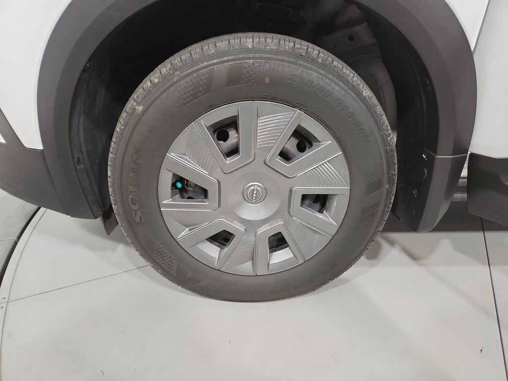 Certified 2025 Nissan Kicks S image 27