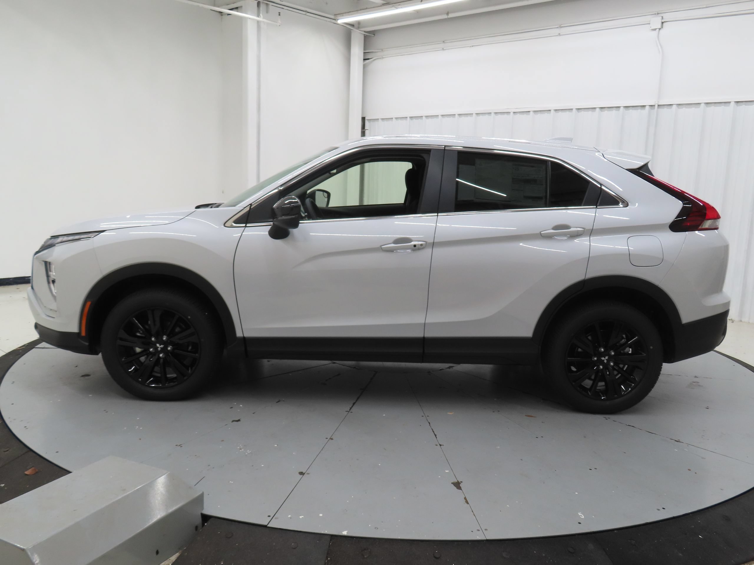 New 2026 Mitsubishi Eclipse Cross LE AWD/4WD image 7