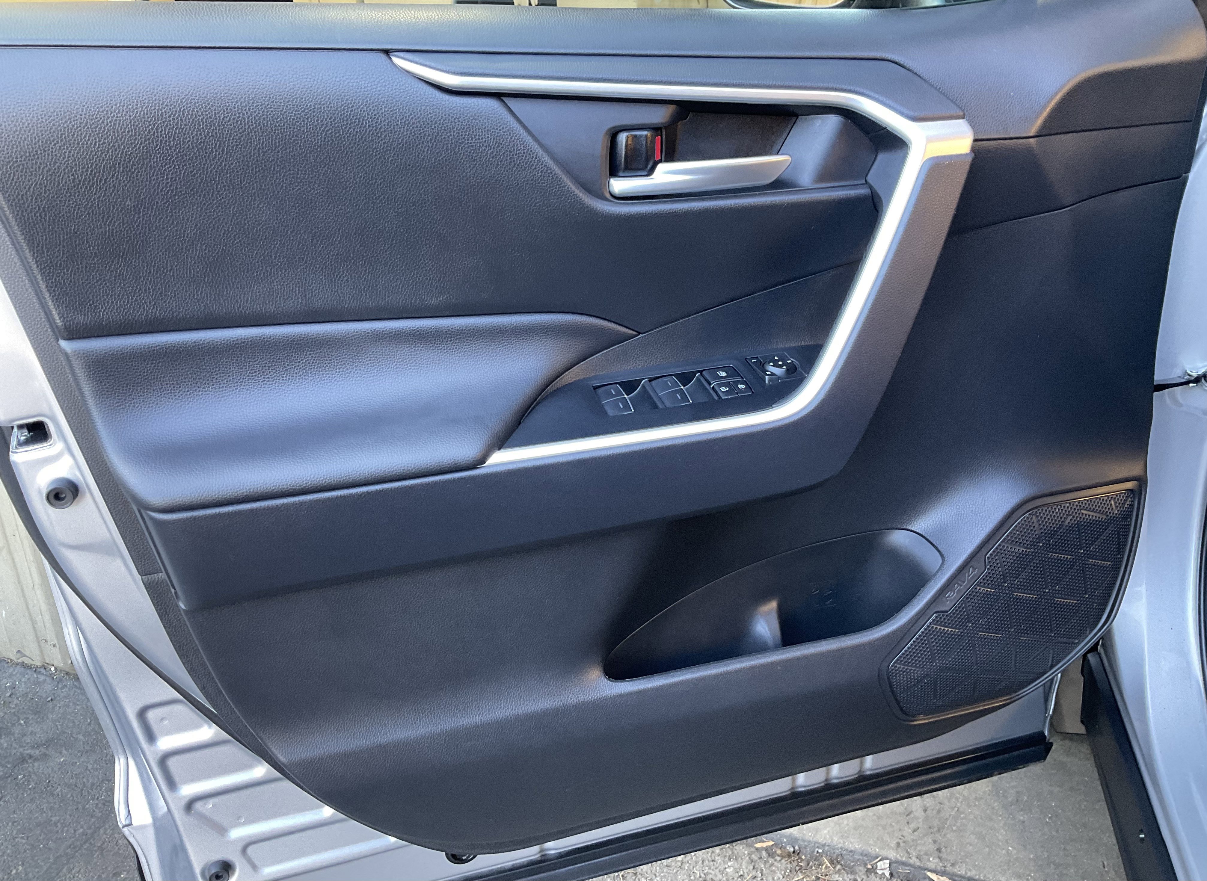 Used 2025 Toyota RAV4 XLE AWD/4WD image 23