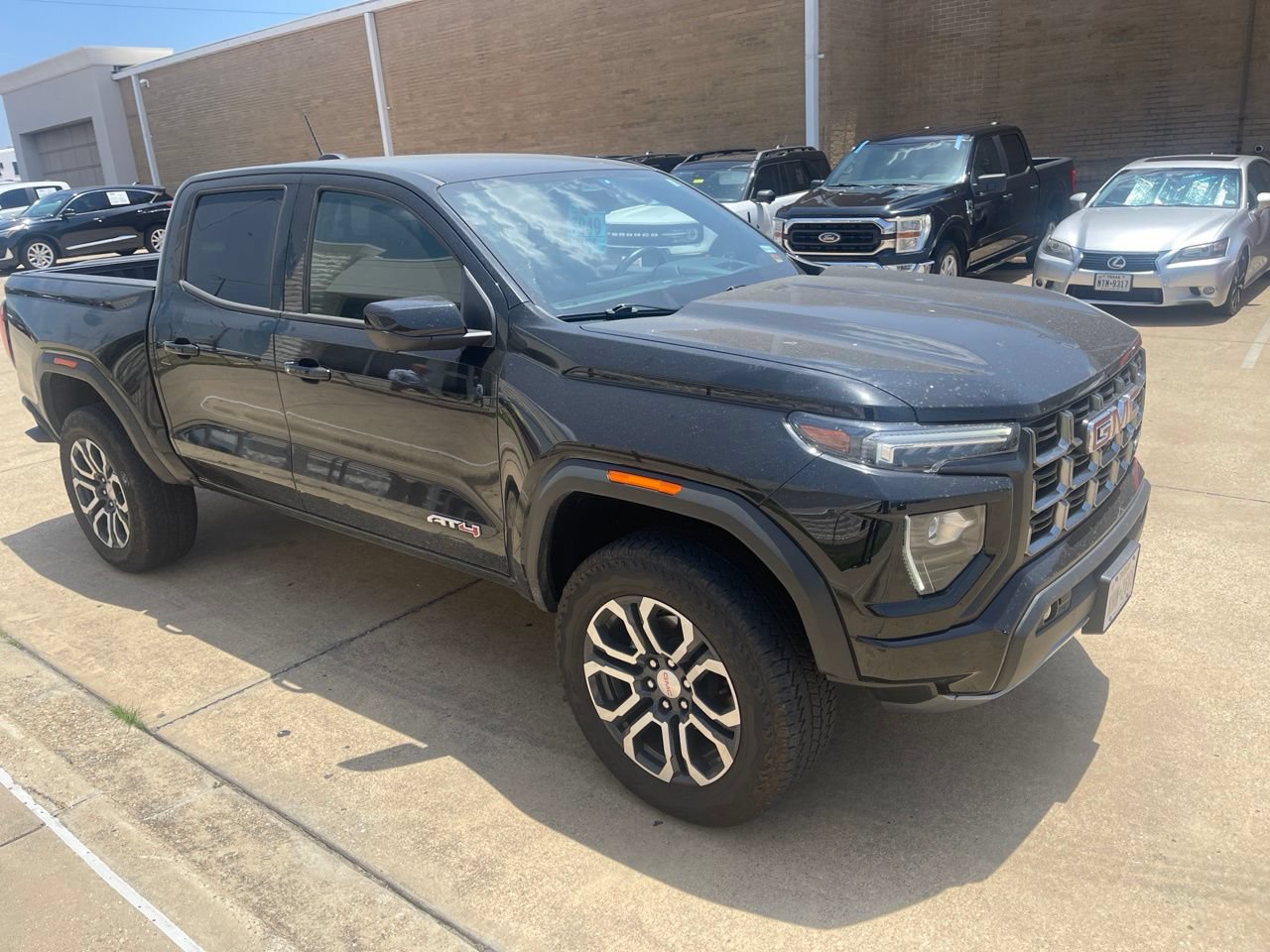 Used 2023 GMC Canyon AT4 w/ AT4 Premium Package AWD/4WD image 9