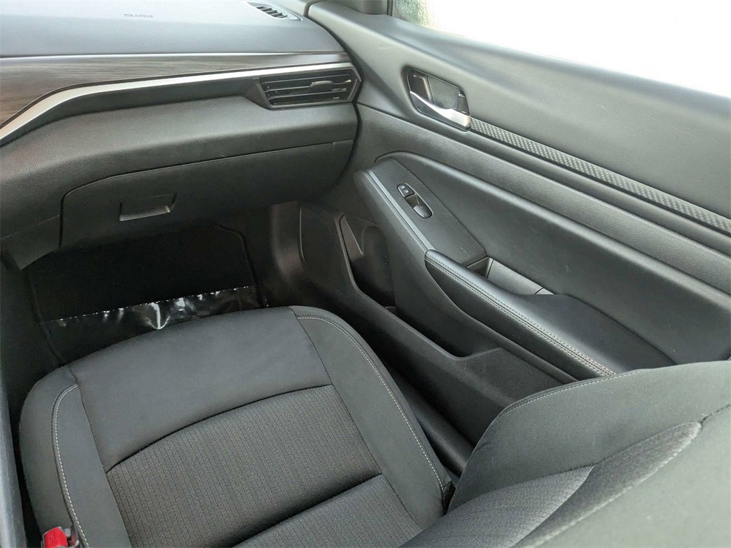 Used 2025 Nissan Altima 2.5 SV image 17