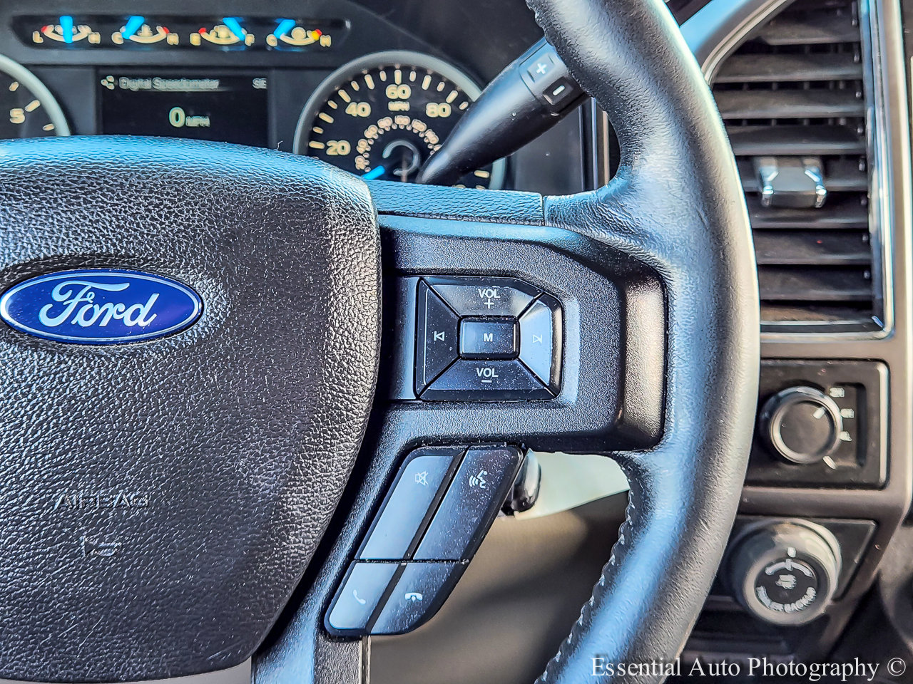 Used 2017 Ford F150 XLT w/ Equipment Group 302A Luxury AWD/4WD image 13