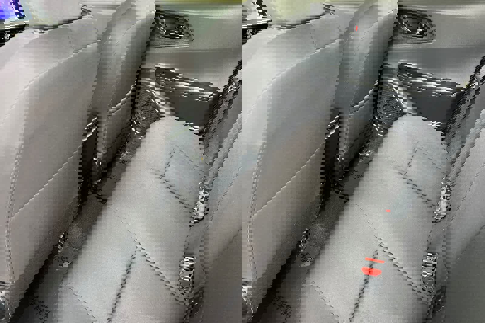 Used 2024 Toyota Prius LE FWD image 4