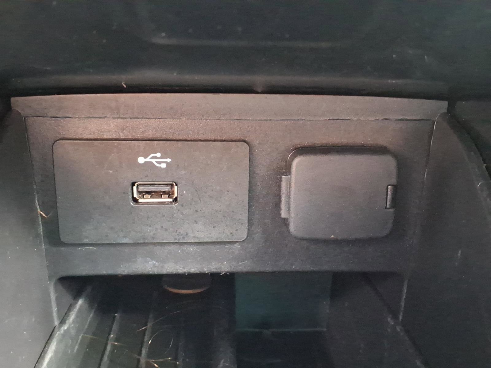 Used 2016 Ford Explorer XLT FWD image 18