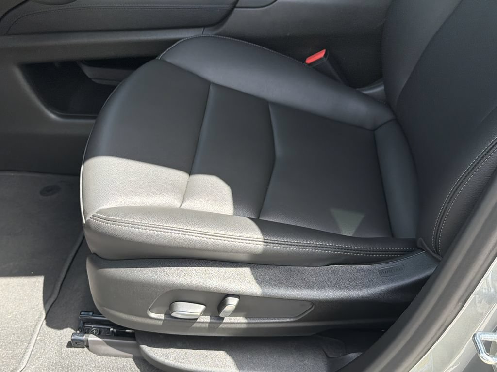 Certified 2025 Cadillac XT6 Luxury FWD image 22