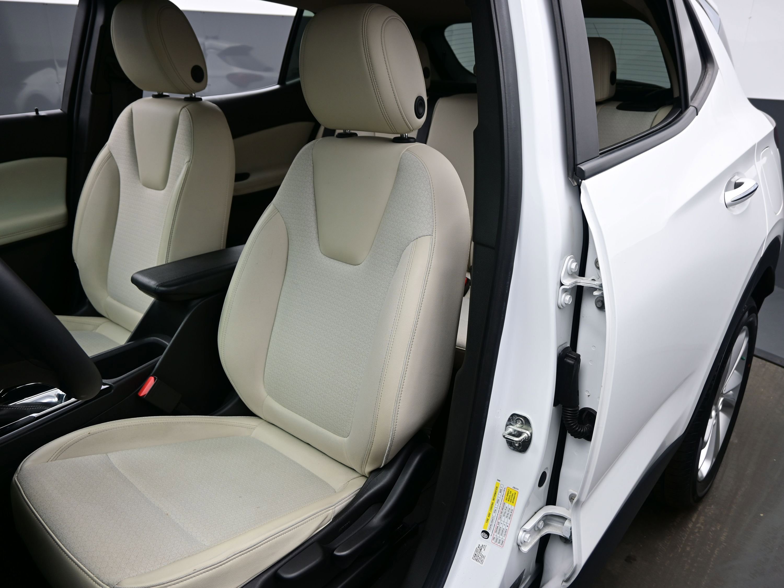 Used 2022 Buick Encore GX Preferred image 11