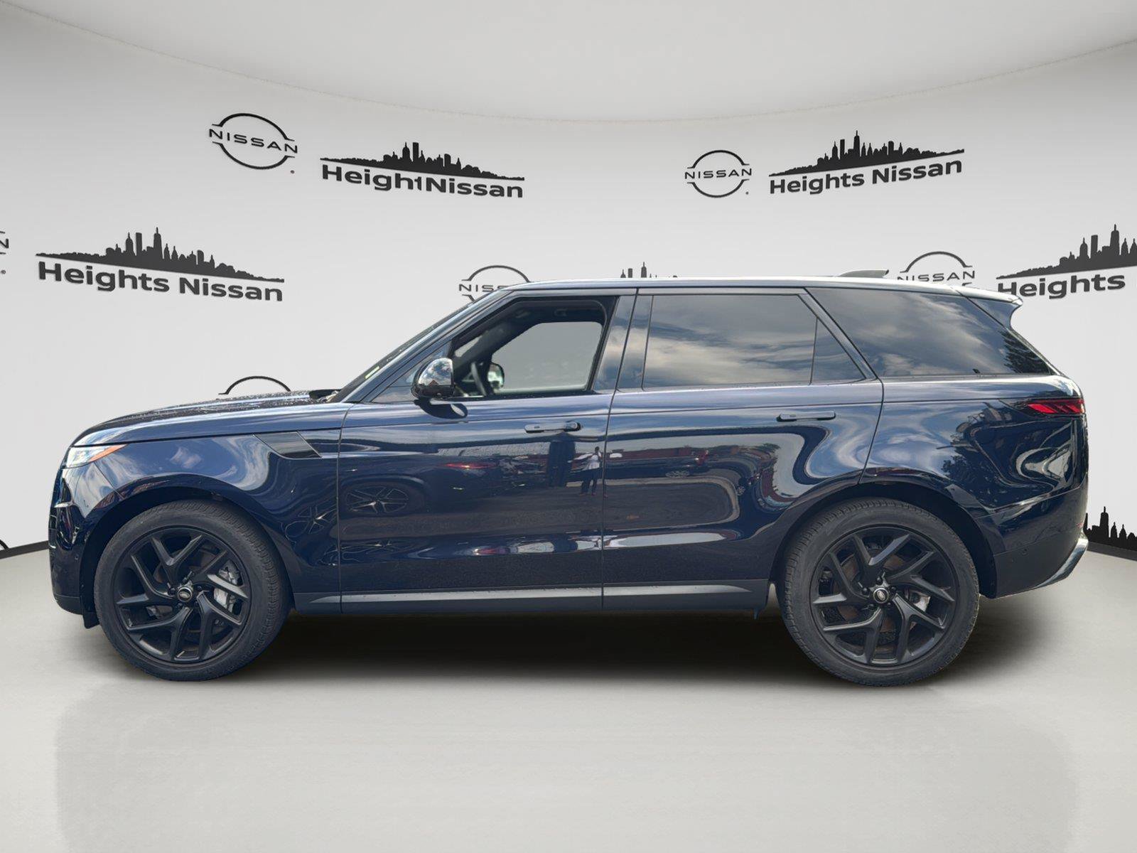 Used 2023 Land Rover Range Rover Sport SE AWD/4WD image 5