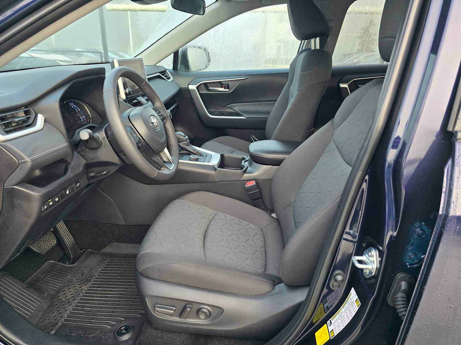 Used 2025 Toyota RAV4 XLE image 24