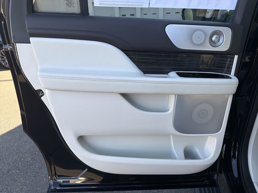Used 2023 Lincoln Navigator L Black Label image 12