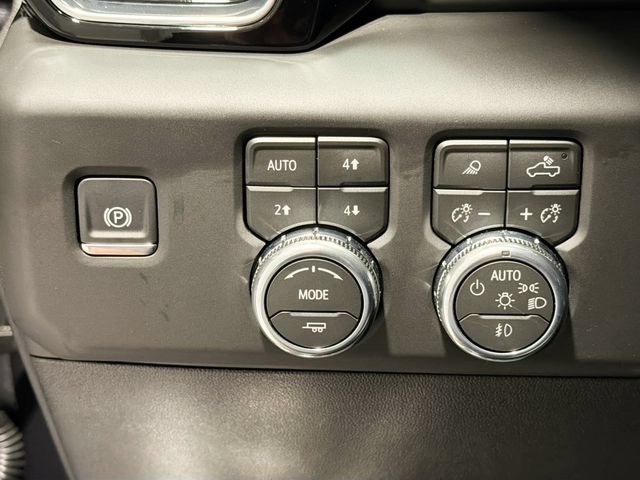 Used 2026 GMC Sierra 3500 Denali w/ Technology Package AWD/4WD image 10