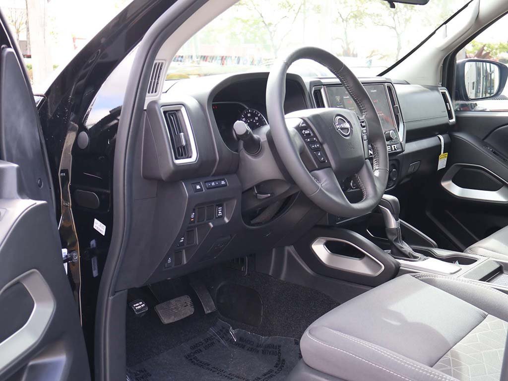 Used 2025 Nissan Frontier SV w/ SV Convenience Package image 27