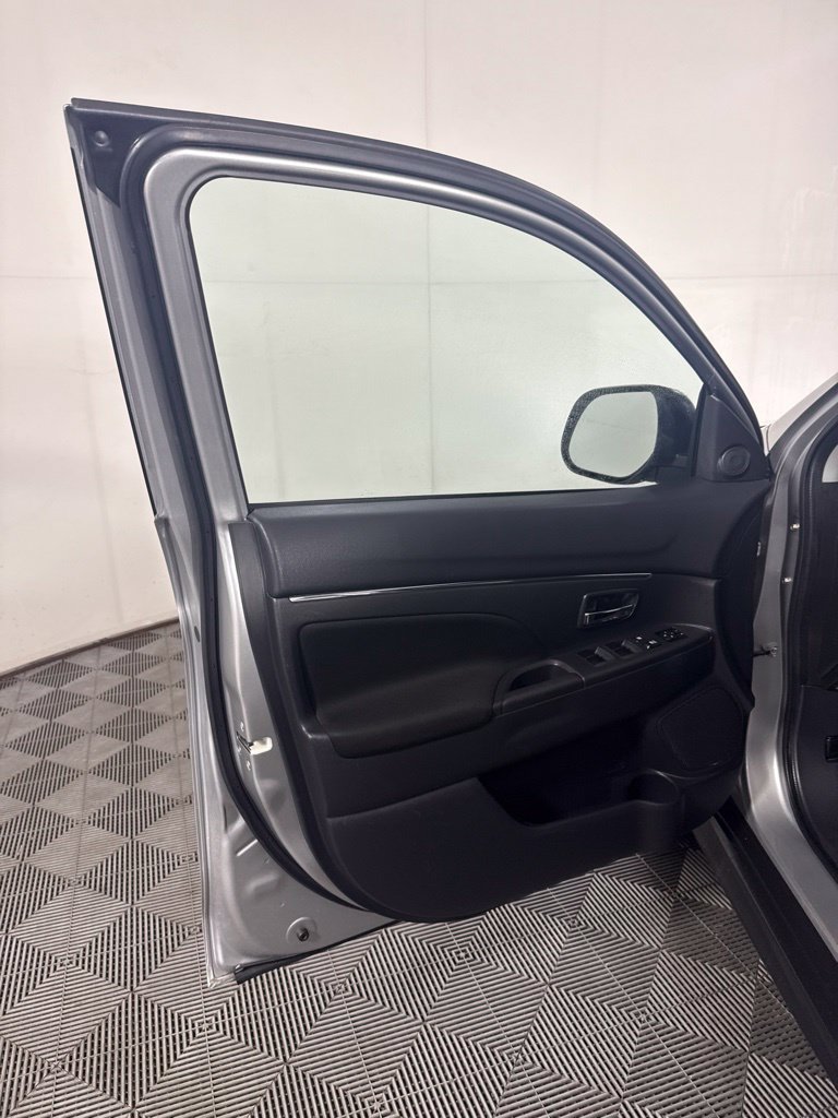 Used 2025 Mitsubishi Outlander Sport AWD image 14