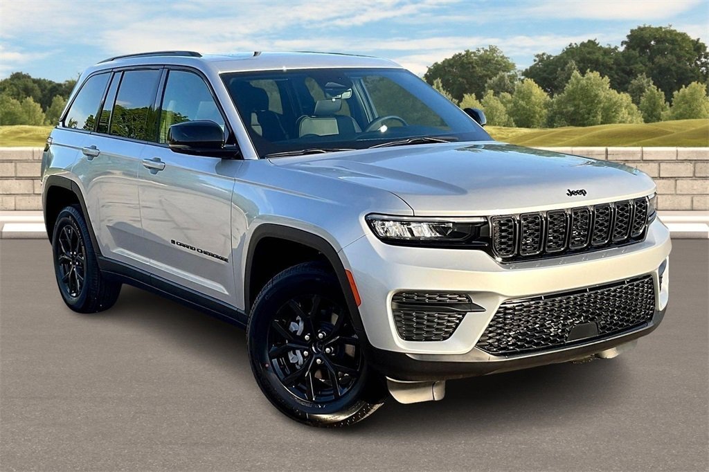New 2025 Jeep Grand Cherokee Altitude image 2