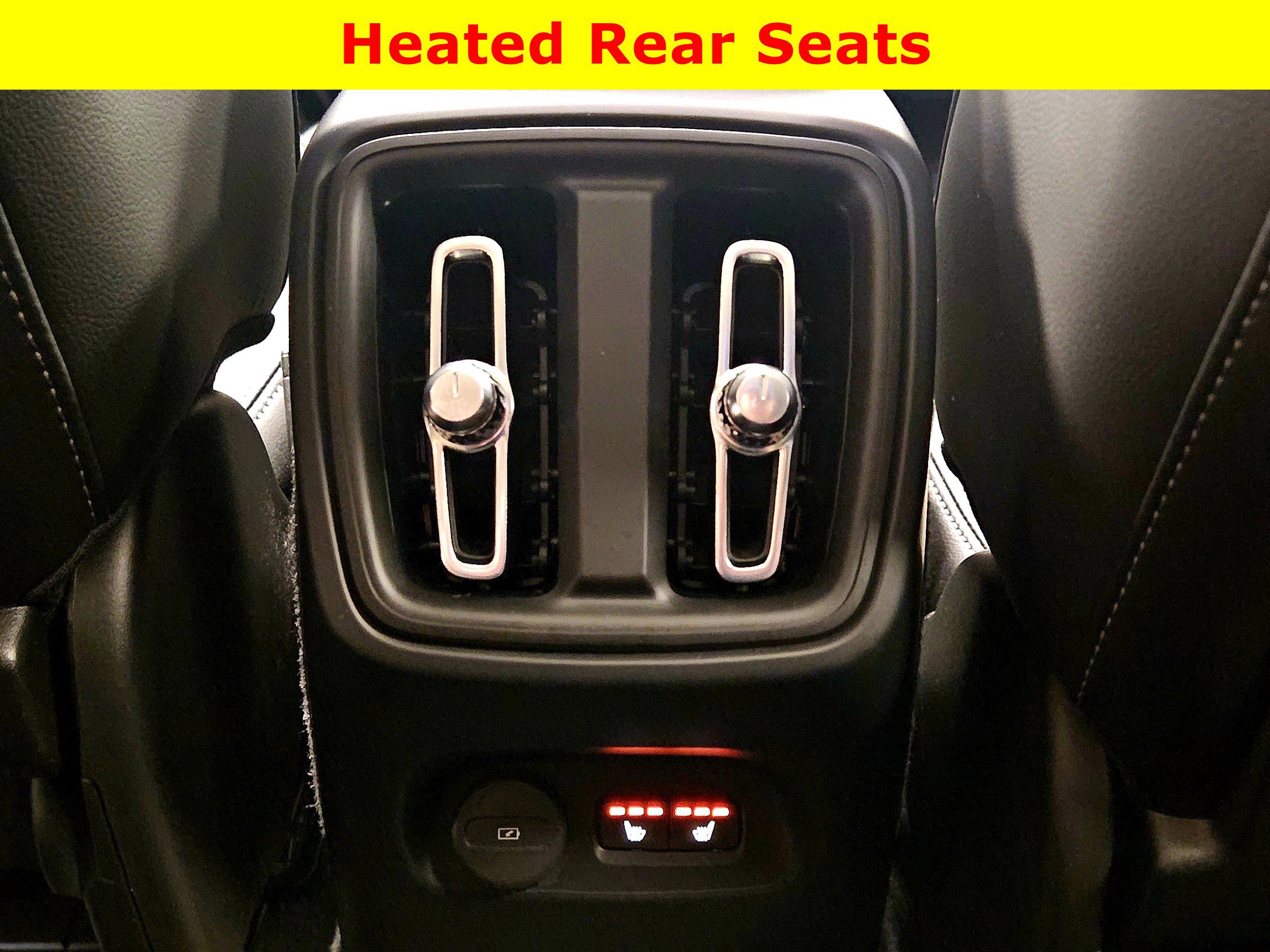 Used 2023 Volvo XC40 B5 Ultimate image 33