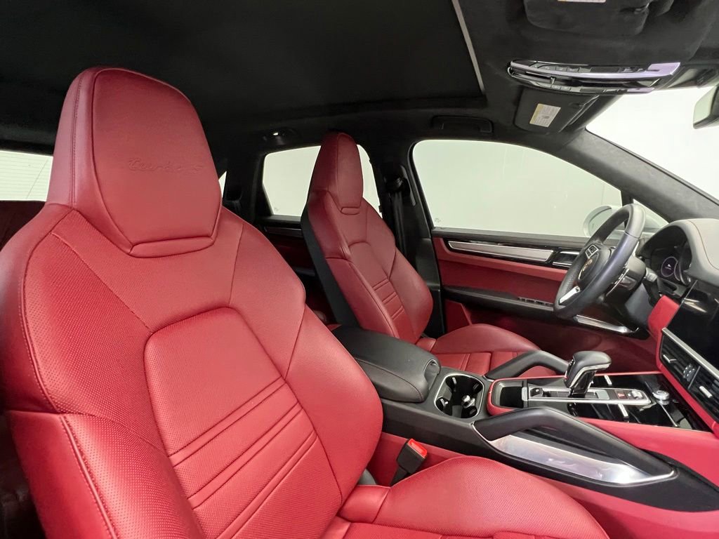 Certified 2023 Porsche Cayenne Turbo S AWD/4WD image 18