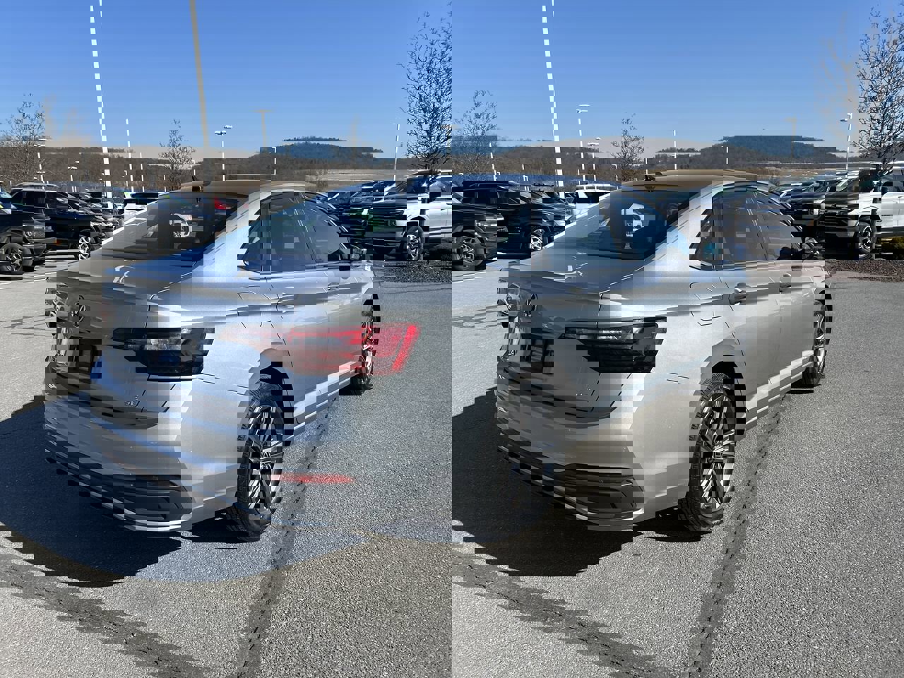 Used 2023 Volkswagen Jetta SE image 7