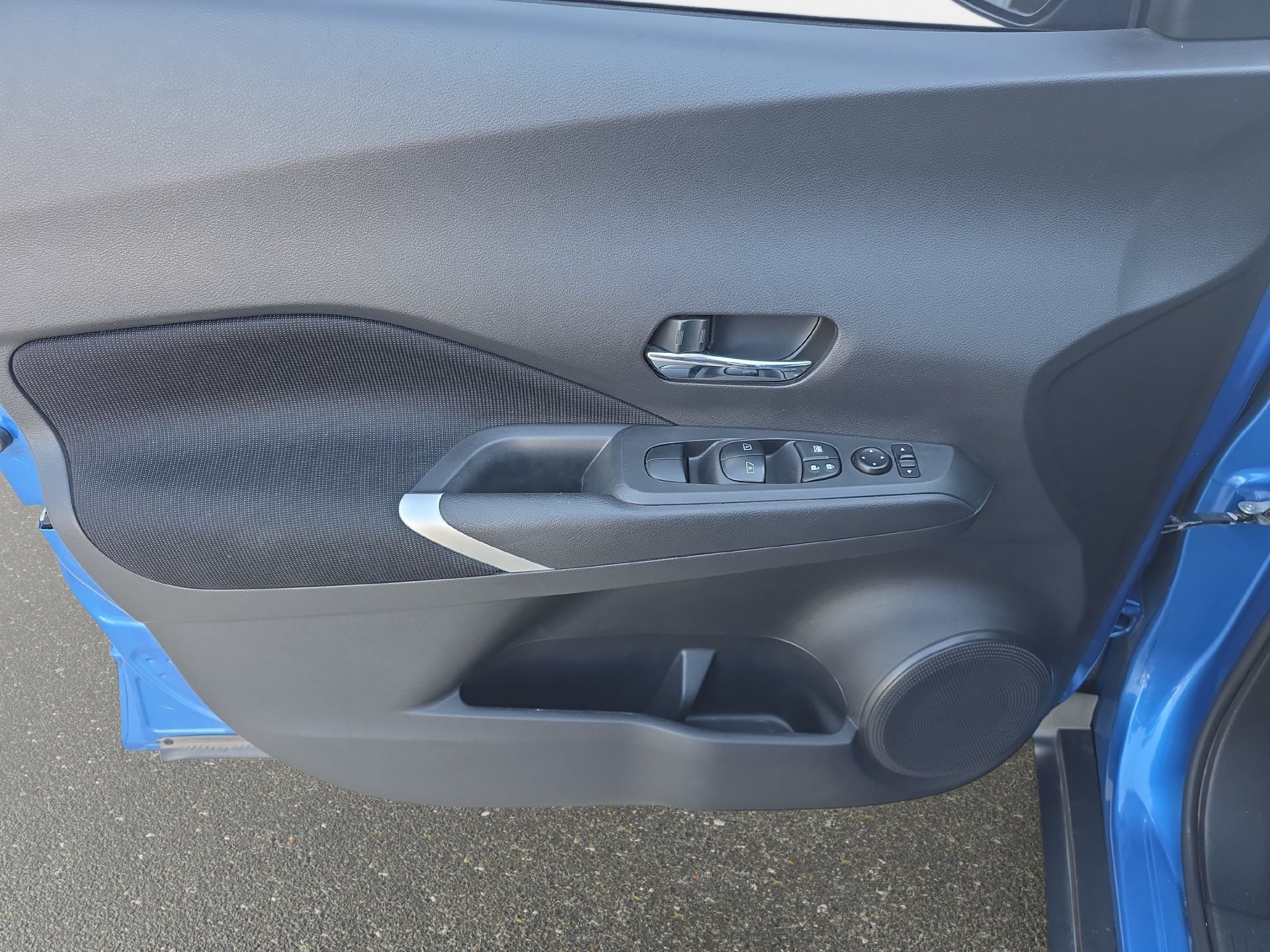 Used 2023 Nissan Kicks SV FWD image 25