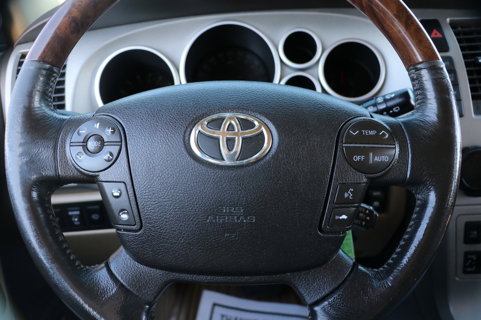 Used 2010 Toyota Sequoia Platinum RWD image 17