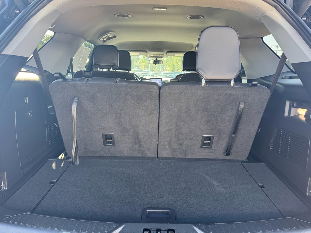 Used 2023 Ford Explorer XLT w/ Equipment Group 202A image 8