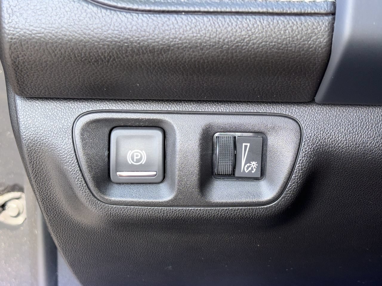 Used 2023 GMC Acadia SLE w/ Driver Convenience Package FWD image 13