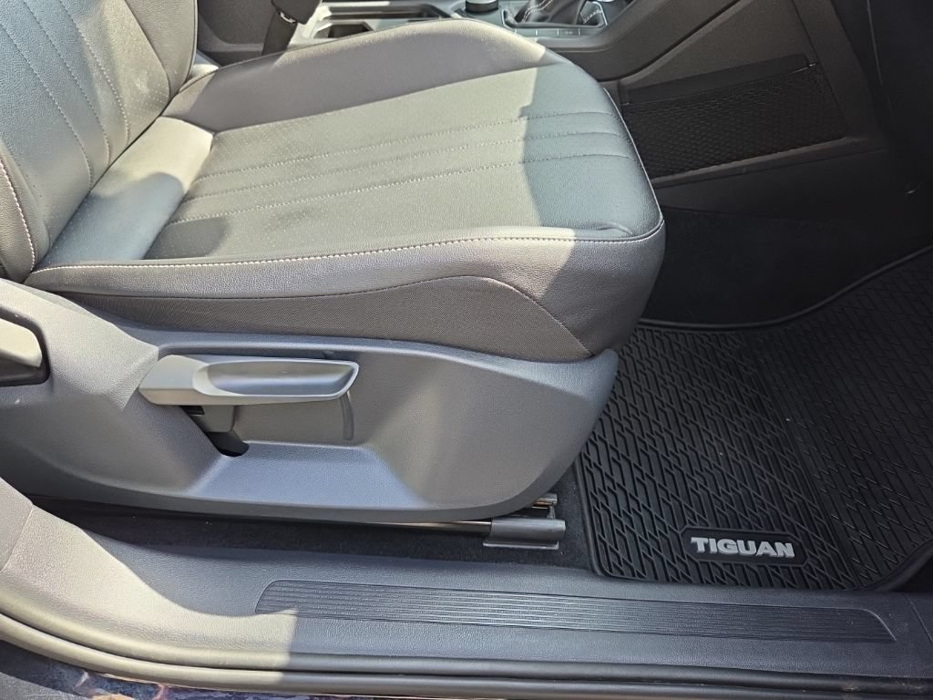 Used 2022 Volkswagen Tiguan SE AWD/4WD image 44