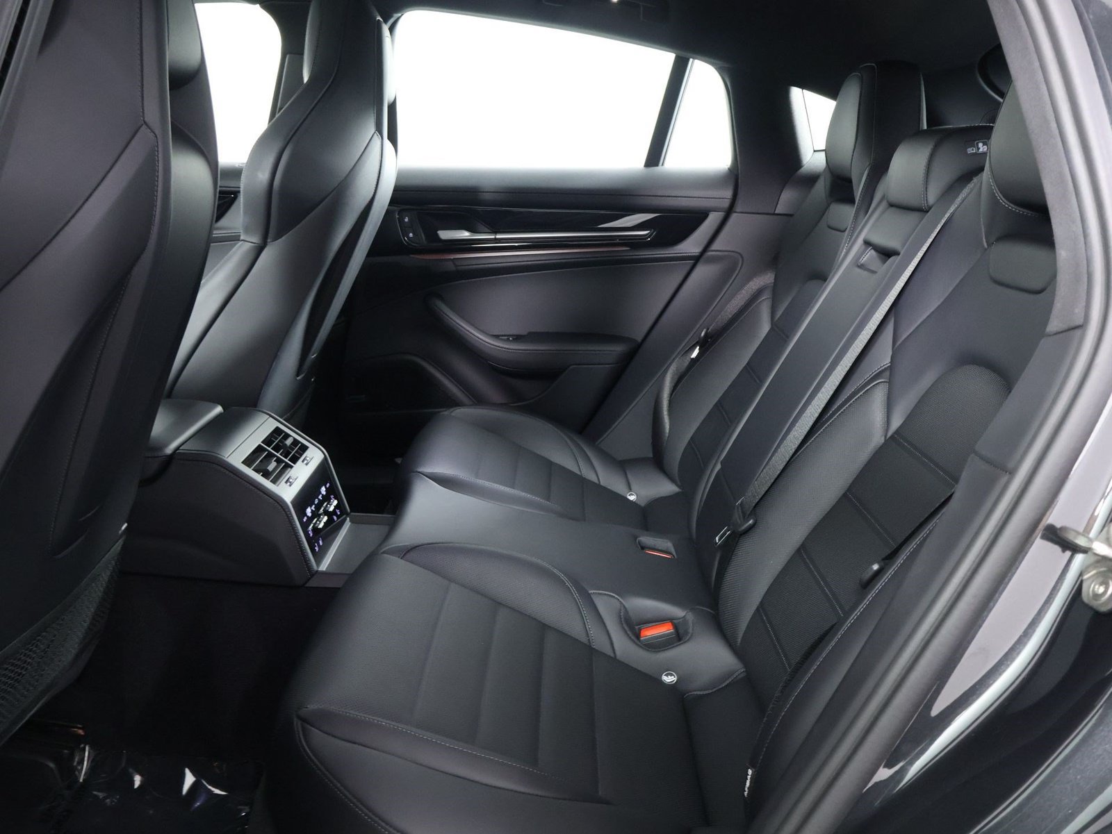 Certified 2024 Porsche Panamera RWD image 33