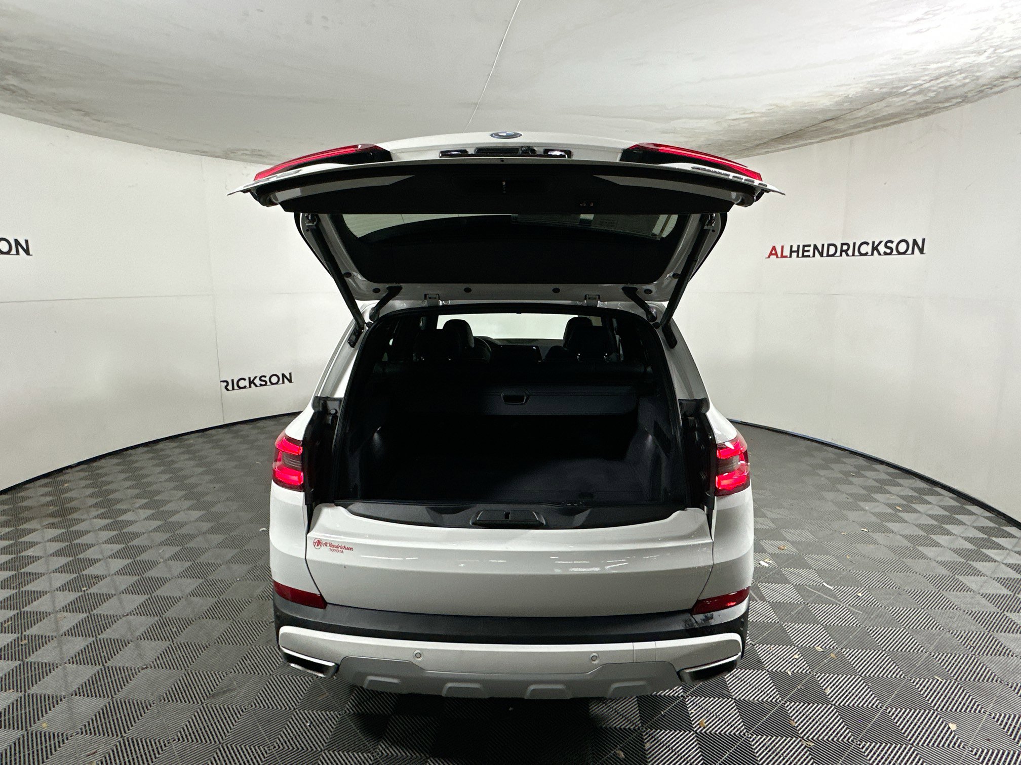 Used 2023 BMW X5 xDrive45e image 31