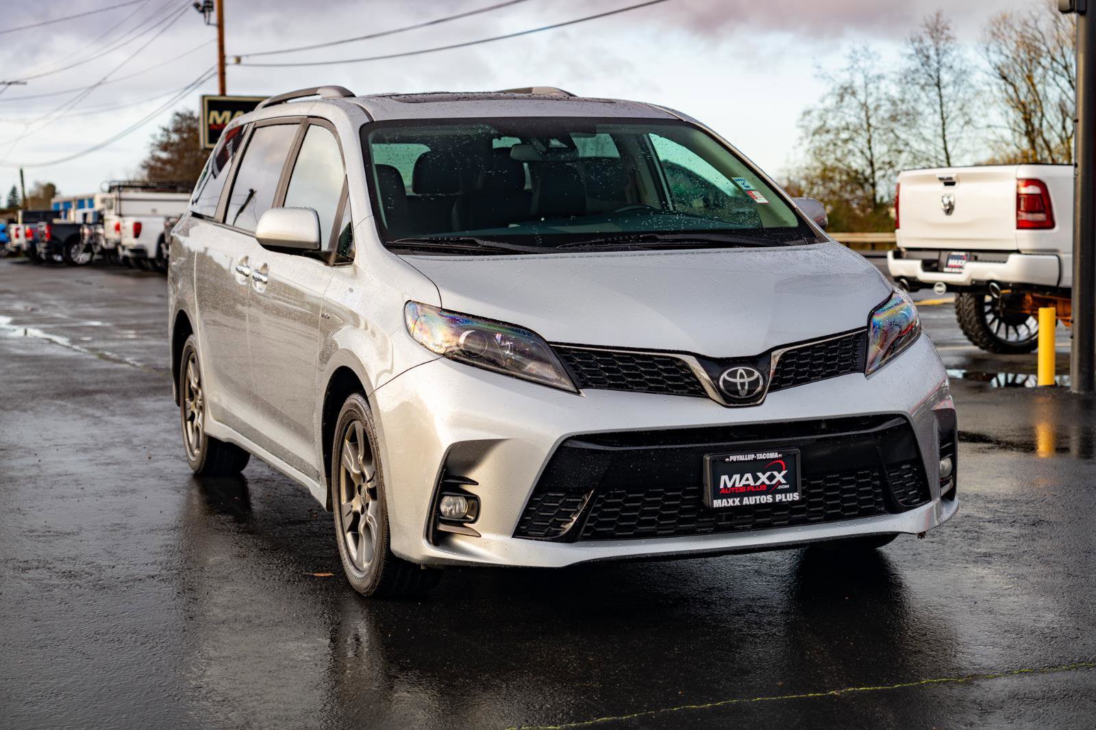 Used 2020 Toyota Sienna SE AWD/4WD image 2