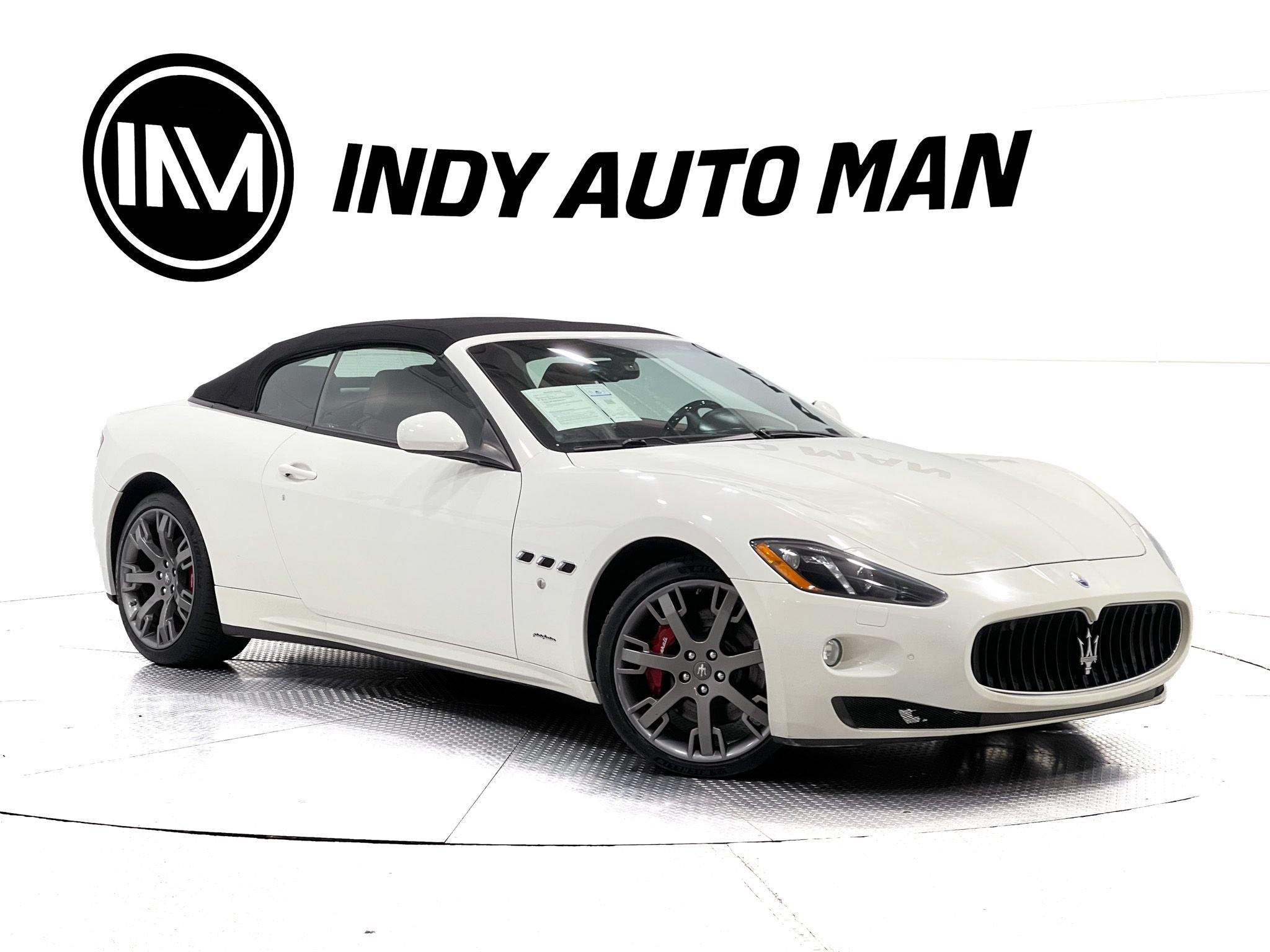 Used 2017 Maserati GranTurismo Convertible RWD image 2