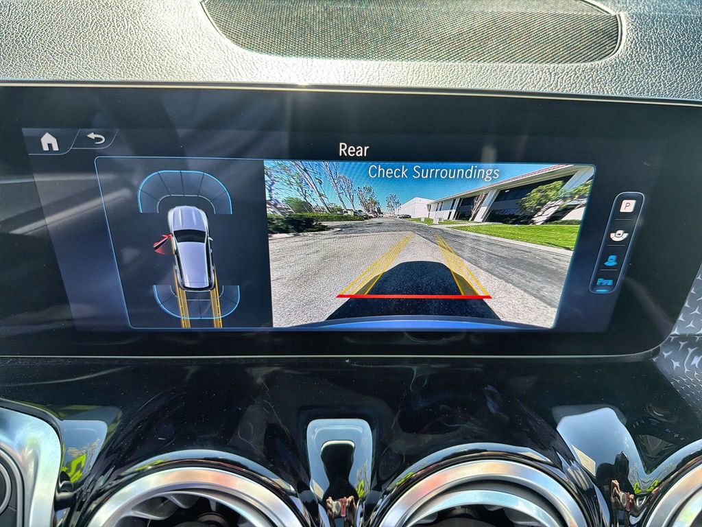 Used 2024 Mercedes-Benz GLB 250 4MATIC w/ Driver Assistance Package image 24